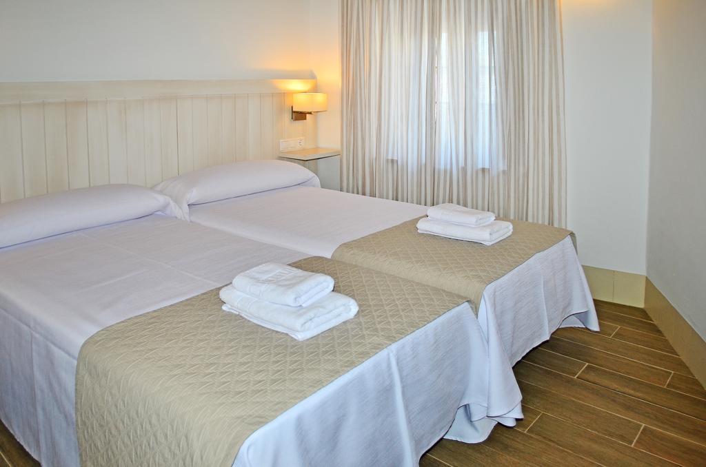 Hostal La Fonda Кониль-де-ла-Фронтера Номер фото